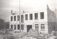 Budowa szko�y w S�kowej
