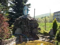 Figura Matki Bożej na posesji E. Tumidajskiego w Sękowej
