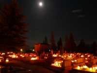 Cmentarz noc w Skowej