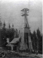 Kopalnia ropy naftowej ,,Premier Skrzyński w Męcinie Wielkiej w 1926 r.- kliknij